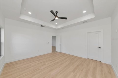 House in North Port, Florida 4 bedrooms, 223.06 sq.m. № 2151959 - photo 30