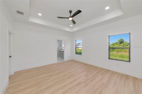 House in North Port, Florida 4 bedrooms, 223.06 sq.m. № 2151959 - photo 28