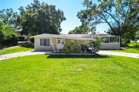 Casa en Winter Haven, Florida 3 dormitorios, 162.67 m2 № 2130231