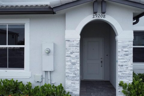 House in Homestead, Florida 3 bedrooms, 123.37 sq.m. № 1828297 - photo 1