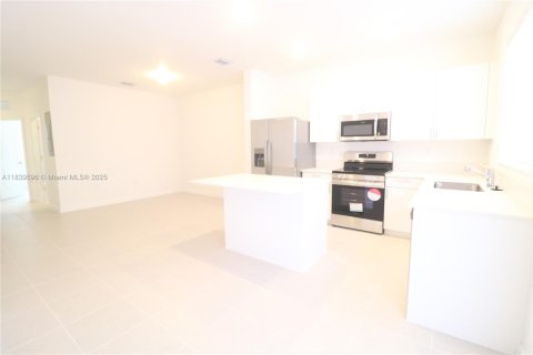 House in Homestead, Florida 3 bedrooms, 123.37 sq.m. № 1828297 - photo 10