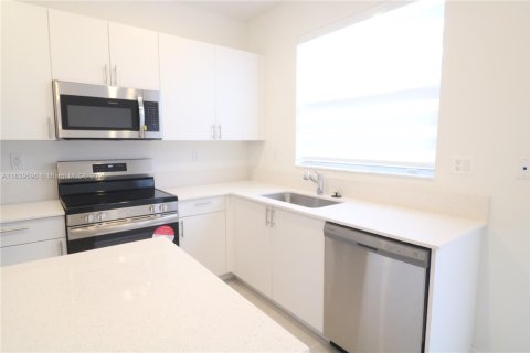 House in Homestead, Florida 3 bedrooms, 123.37 sq.m. № 1828297 - photo 9