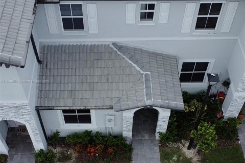House in Homestead, Florida 3 bedrooms, 123.37 sq.m. № 1828297 - photo 2