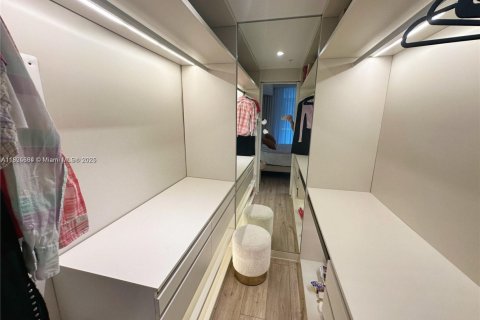 Condominio en alquiler en Miami, Florida, 2 dormitorios, 86.68 m2 № 1794598 - foto 11