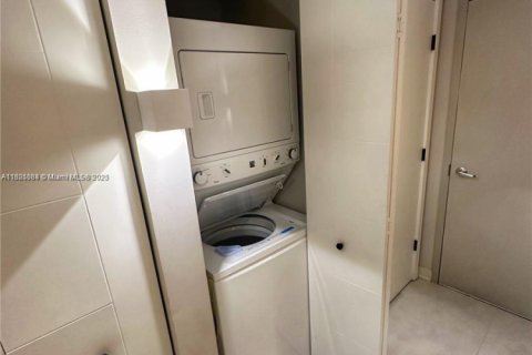 Снять в аренду кондоминиум в Майами, Флорида 2 спальни, 86.68м2, № 1794598 - фото 15