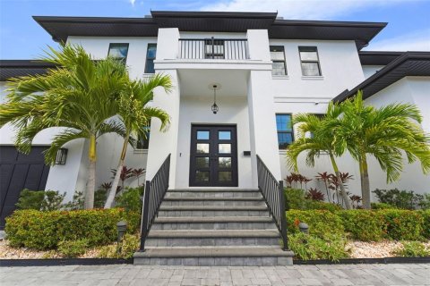 Casa en venta en Tampa, Florida, 5 dormitorios, 544.69 m2 № 2347852 - foto 4
