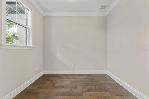 Casa en venta en Tampa, Florida, 5 dormitorios, 544.69 m2 № 2347852 - foto 8