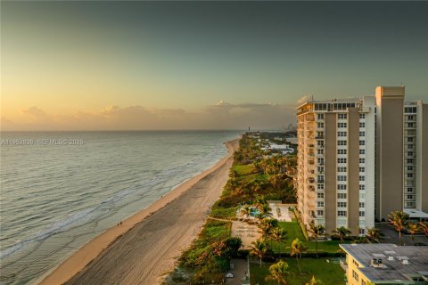 Condo in Hillsboro Beach, Florida, 7 bedrooms  № 2010780 - photo 11