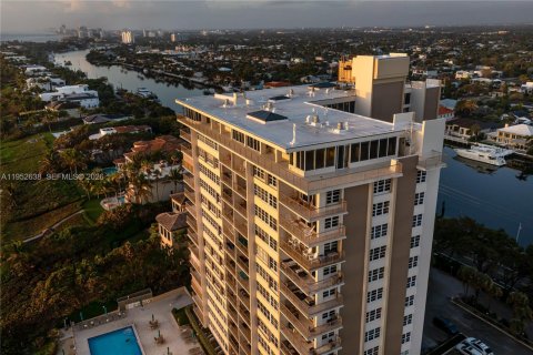 Condo in Hillsboro Beach, Florida, 7 bedrooms  № 2010780 - photo 18