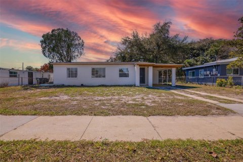 House in Orlando, Florida 3 bedrooms, 95.78 sq.m. № 2323036