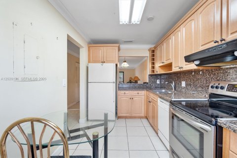 Adosado en venta en Pembroke Pines, Florida, 2 dormitorios, 112.78 m2 № 2178069 - foto 20