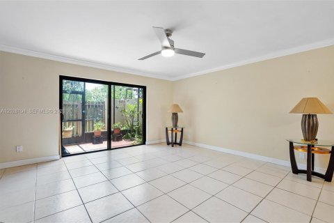 Adosado en venta en Pembroke Pines, Florida, 2 dormitorios, 112.78 m2 № 2178069 - foto 12