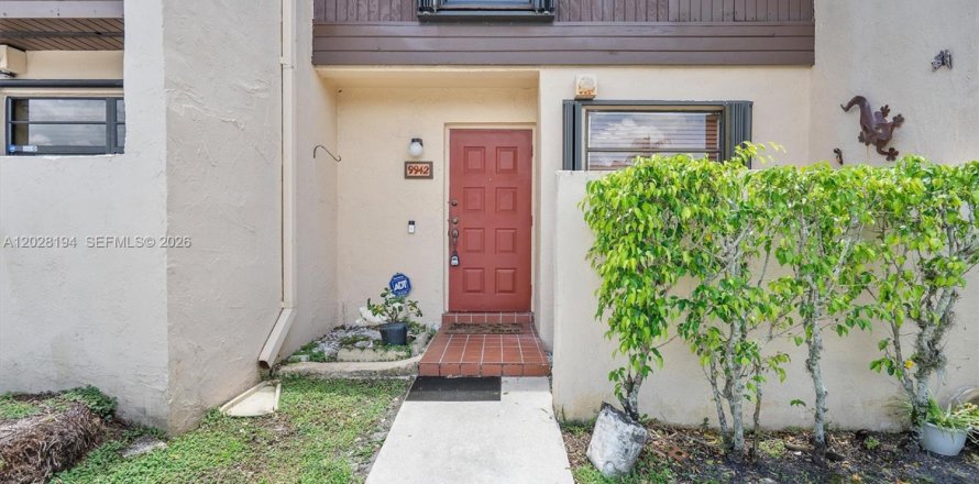 Adosado en Pembroke Pines, Florida 2 dormitorios, 112.78 m2 № 2178069