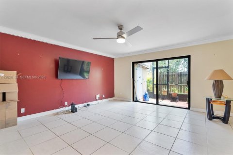 Adosado en venta en Pembroke Pines, Florida, 2 dormitorios, 112.78 m2 № 2178069 - foto 7