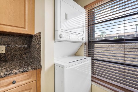 Adosado en venta en Pembroke Pines, Florida, 2 dormitorios, 112.78 m2 № 2178069 - foto 21