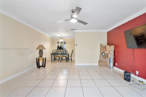 Adosado en venta en Pembroke Pines, Florida, 2 dormitorios, 112.78 m2 № 2178069 - foto 11