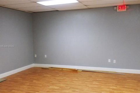 Immobilier commercial à vendre à Miami, Floride № 2059852 - photo 13