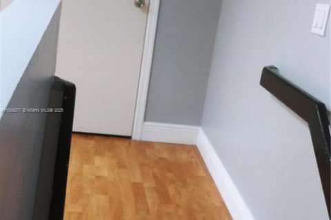 Immobilier commercial à vendre à Miami, Floride № 2059852 - photo 12