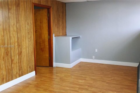 Immobilier commercial à vendre à Miami, Floride № 2059852 - photo 16