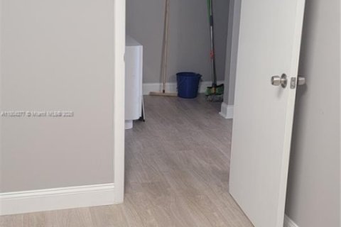 Immobilier commercial à vendre à Miami, Floride № 2059852 - photo 8