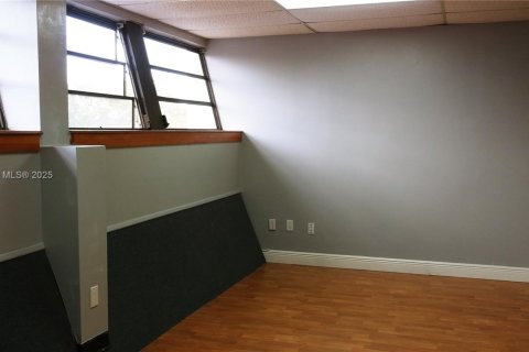 Immobilier commercial à vendre à Miami, Floride № 2059852 - photo 15