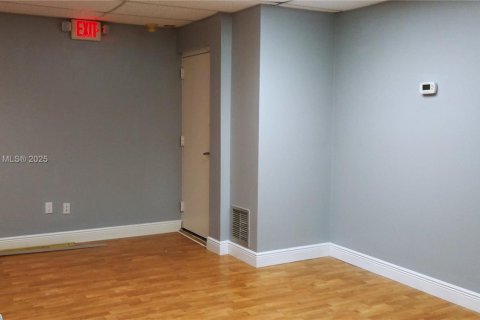 Immobilier commercial à vendre à Miami, Floride № 2059852 - photo 14