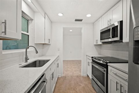 Villa ou maison à vendre à Tarpon Springs, Floride: 3 chambres, 159.79 m2 № 2354963 - photo 13