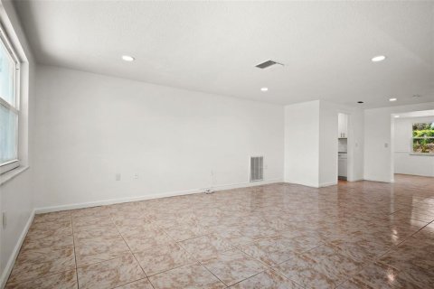 Villa ou maison à vendre à Tarpon Springs, Floride: 3 chambres, 159.79 m2 № 2354963 - photo 6