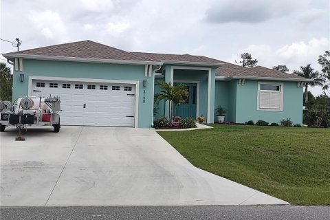 House in North Port, Florida 3 bedrooms, 170.94 sq.m. № 1597749 - photo 1