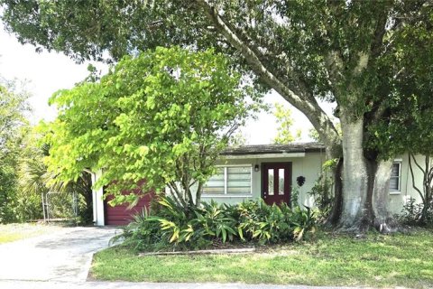 Casa en venta en Okeechobee, Florida, 2 dormitorios, 83.61 m2 № 1851525 - foto 1
