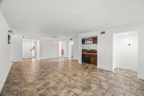 Condo in Weston, Florida, 2 bedrooms  № 2083405 - photo 7