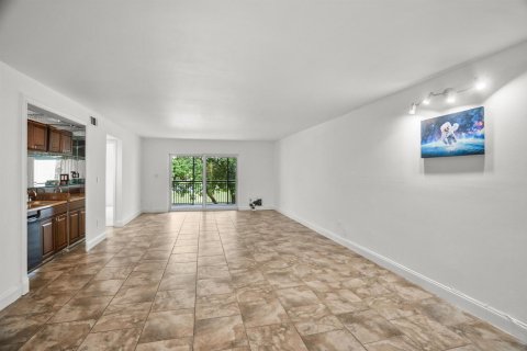Condo in Weston, Florida, 2 bedrooms  № 2083405 - photo 9