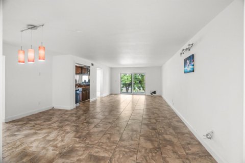 Condo in Weston, Florida, 2 bedrooms  № 2083405 - photo 4