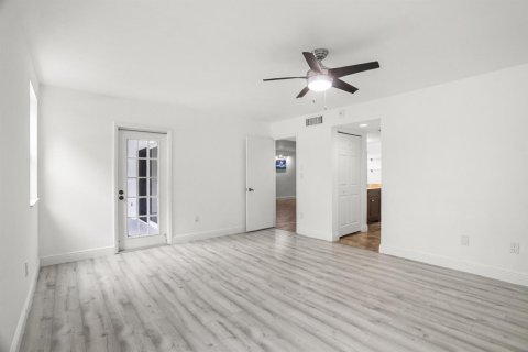 Condo in Weston, Florida, 2 bedrooms  № 2083405 - photo 19