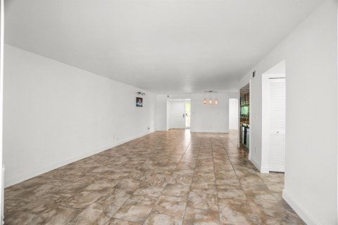 Condo in Weston, Florida, 2 bedrooms  № 2083405 - photo 6