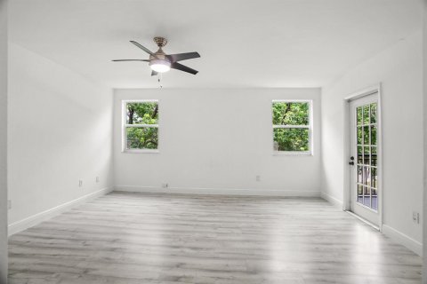 Condo in Weston, Florida, 2 bedrooms  № 2083405 - photo 18