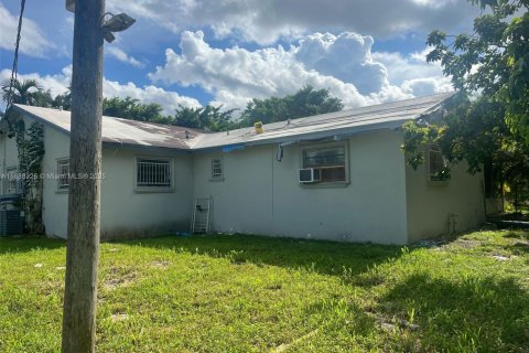 House in Miami, Florida 3 bedrooms, 160.72 sq.m. № 1941366 - photo 6