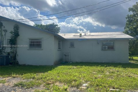 House in Miami, Florida 3 bedrooms, 160.72 sq.m. № 1941366 - photo 4