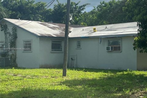 House in Miami, Florida 3 bedrooms, 160.72 sq.m. № 1941366 - photo 2