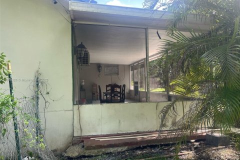 House in Miami, Florida 3 bedrooms, 160.72 sq.m. № 1941366 - photo 7