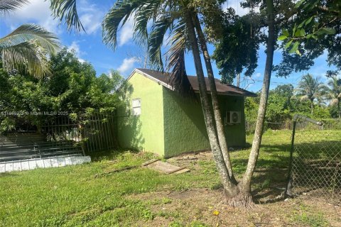 House in Miami, Florida 3 bedrooms, 160.72 sq.m. № 1941366 - photo 10