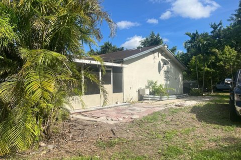 House in Miami, Florida 3 bedrooms, 160.72 sq.m. № 1941366 - photo 9