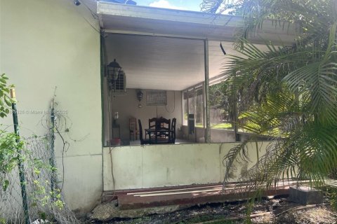 House in Miami, Florida 3 bedrooms, 160.72 sq.m. № 1941366 - photo 8