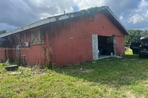 House in Miami, Florida 3 bedrooms, 160.72 sq.m. № 1941366 - photo 14