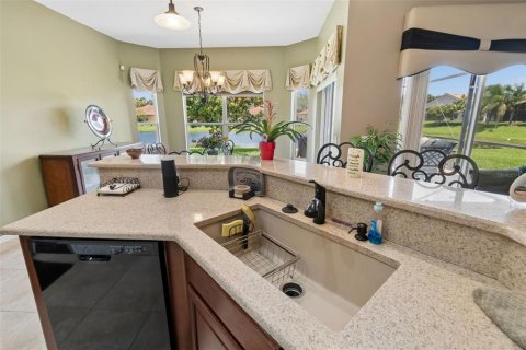 House in Kissimmee, Florida 2 bedrooms, 138.52 sq.m. № 2138280 - photo 12
