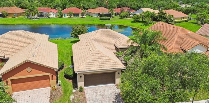 House in Kissimmee, Florida 2 bedrooms, 138.52 sq.m. № 2138280