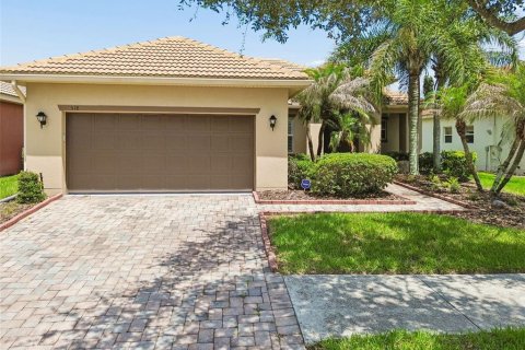 House in Kissimmee, Florida 2 bedrooms, 138.52 sq.m. № 2138280 - photo 2