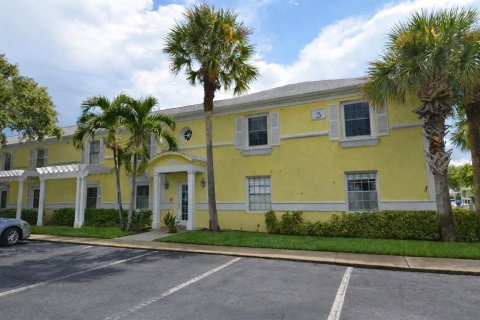 Condo in Saint Petersburg, Florida, 2 bedrooms  № 2202487 - photo 3