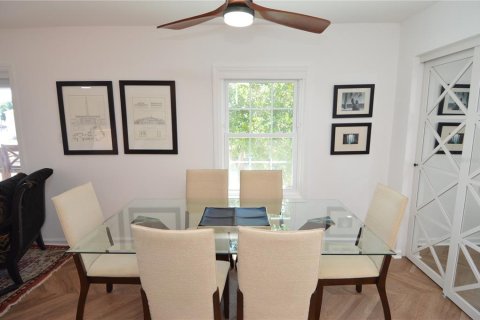 Condo in Saint Petersburg, Florida, 2 bedrooms  № 2202487 - photo 15