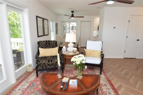 Condo in Saint Petersburg, Florida, 2 bedrooms  № 2202487 - photo 6